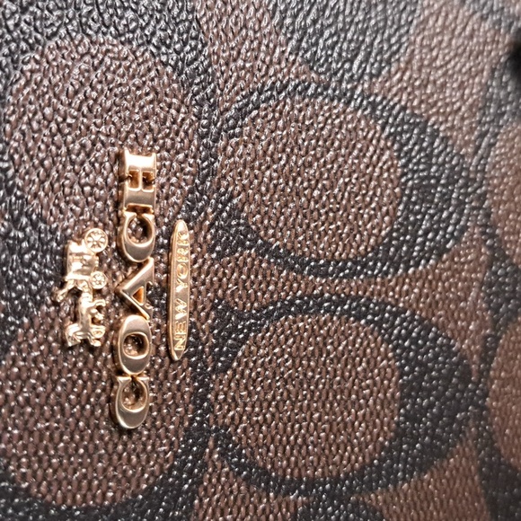 Coach NWTs Long Zip Around Wallet In Signature Canvas - Picture 4 of 8